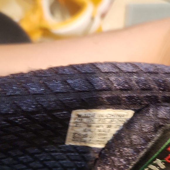 Red and Black D Rose - Picture 4 of 4